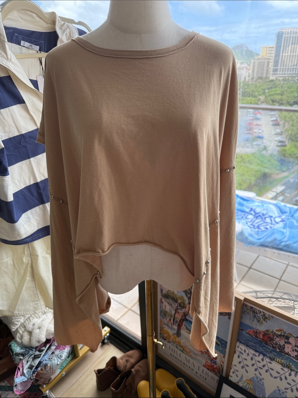 blue b. Hi-Lo no Sleeve Crop Top Poncho in Taupe
